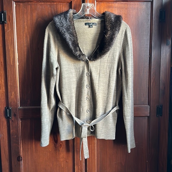 WILLI SMITH CARDIGAN REMOVABLE FAKE FUR COLLAR SWEATER WITH BELT - Picture 1 of 10